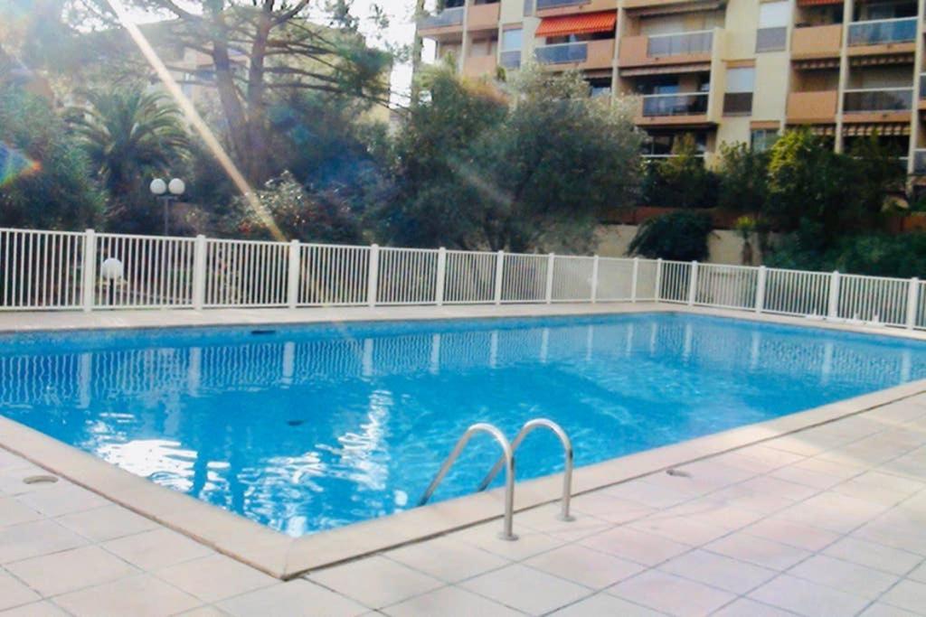 Studio Centre De Hyeres Pour 4 Personnes Piscine Et Tennis ภายนอก รูปภาพ